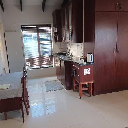 Summerstrand Self Catering For Two Port Elizabeth Eksteriør billede