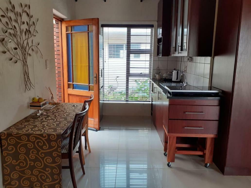 Summerstrand Self Catering For Two Port Elizabeth Eksteriør billede